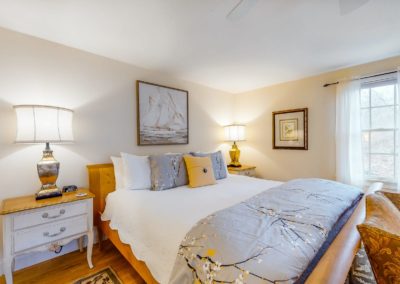 Refugio Bed | Brewster By the Sea Cape Cod B&B | Brewster, MA